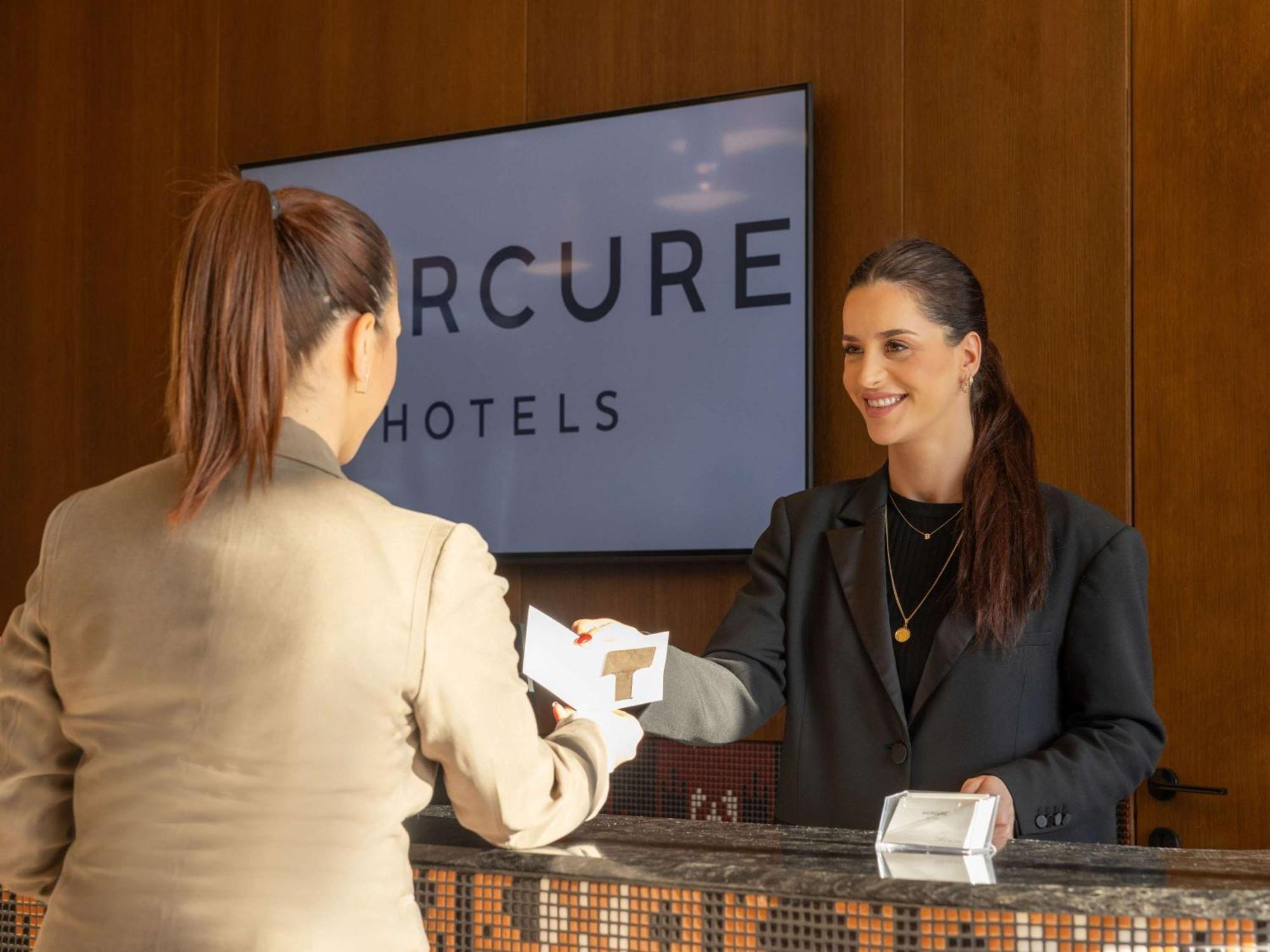 Mercure Prishtina City Prishtinë Ngoại thất bức ảnh