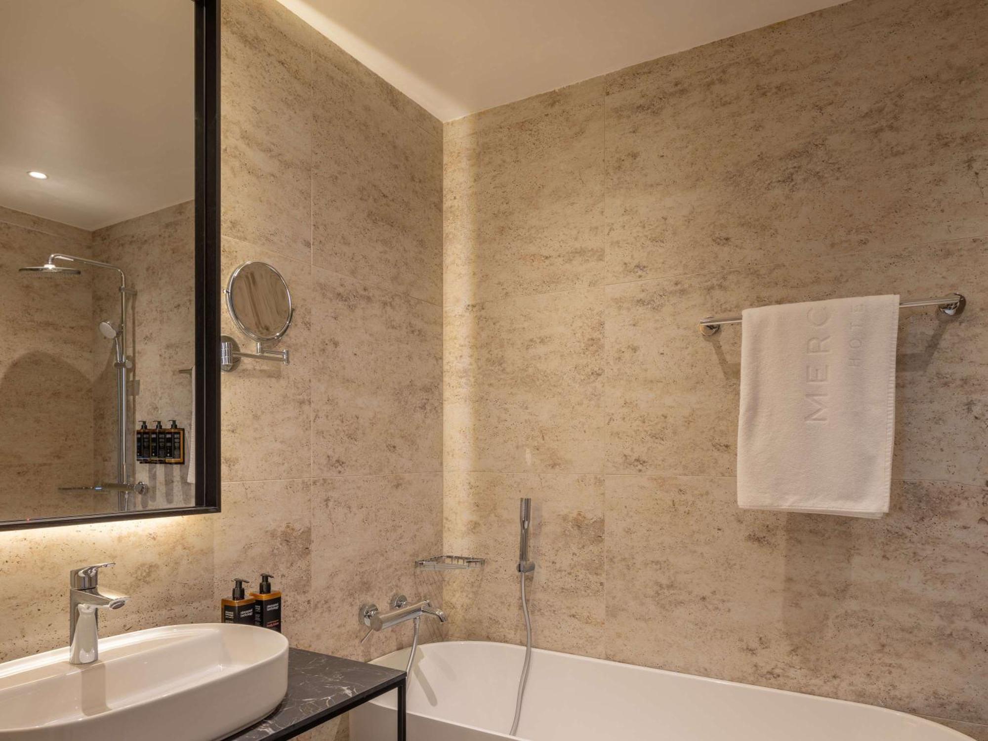 Mercure Prishtina City Prishtinë Ngoại thất bức ảnh