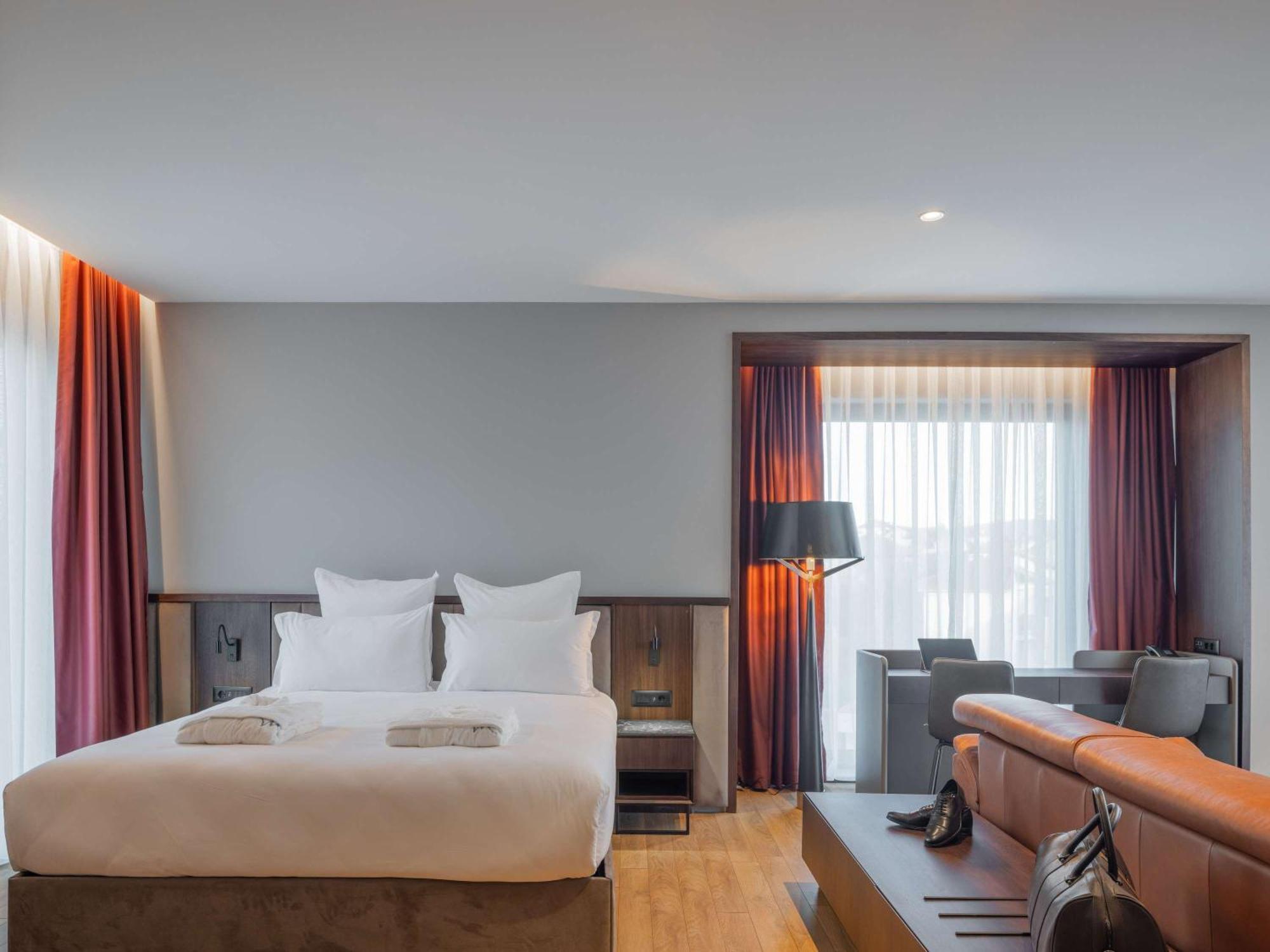 Mercure Prishtina City Prishtinë Ngoại thất bức ảnh